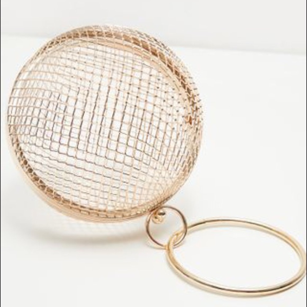 Ball Shaped Clutch ( fashion nova)